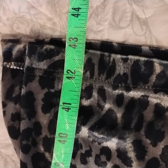Pam & Gela Woman's Leopard Print Pull Up Pants With Side Slits, Size: M - Picture 12 of 12